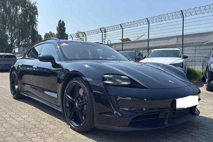 Sort Porsche Taycan Turbo S fra 2023