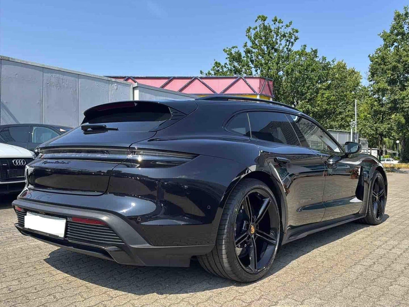 Sort Porsche Taycan Turbo S fra 2023