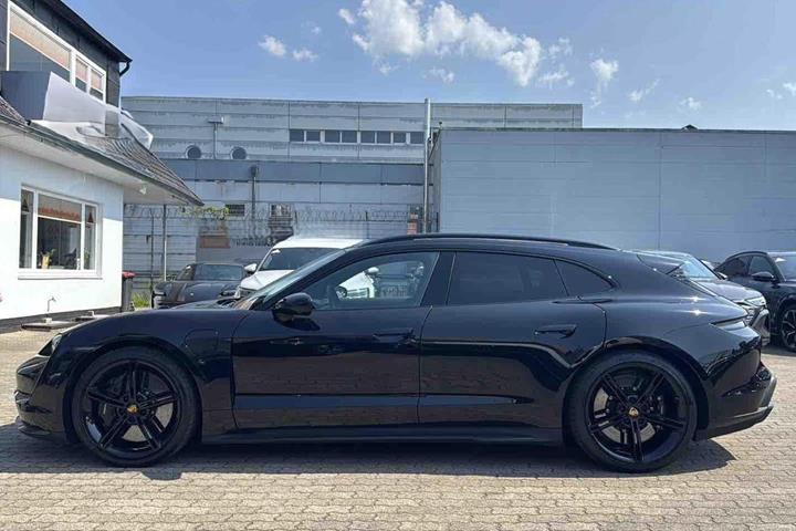 Sort Porsche Taycan Turbo S fra 2023