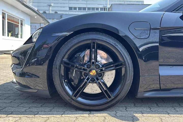 Sort Porsche Taycan Turbo S fra 2023