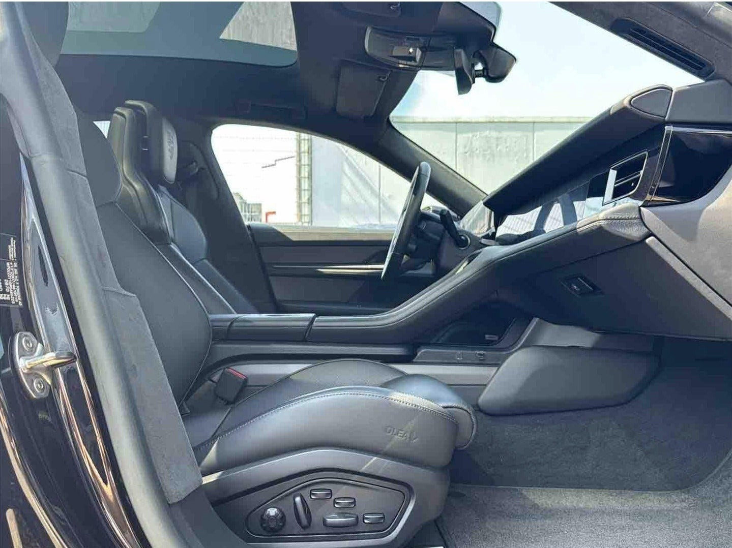 Sort Porsche Taycan Turbo S fra 2023