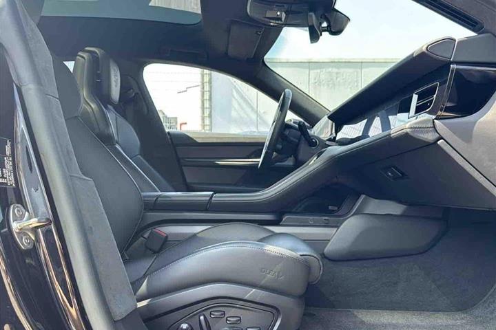 Sort Porsche Taycan Turbo S fra 2023