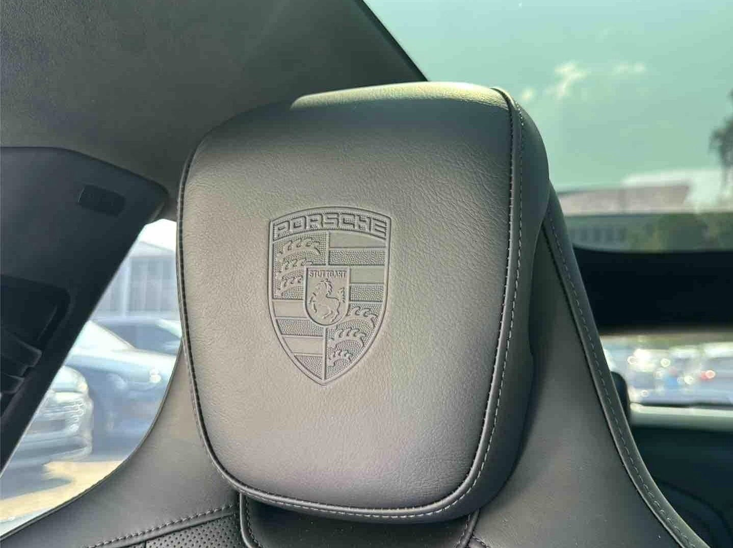 Sort Porsche Taycan Turbo S fra 2023
