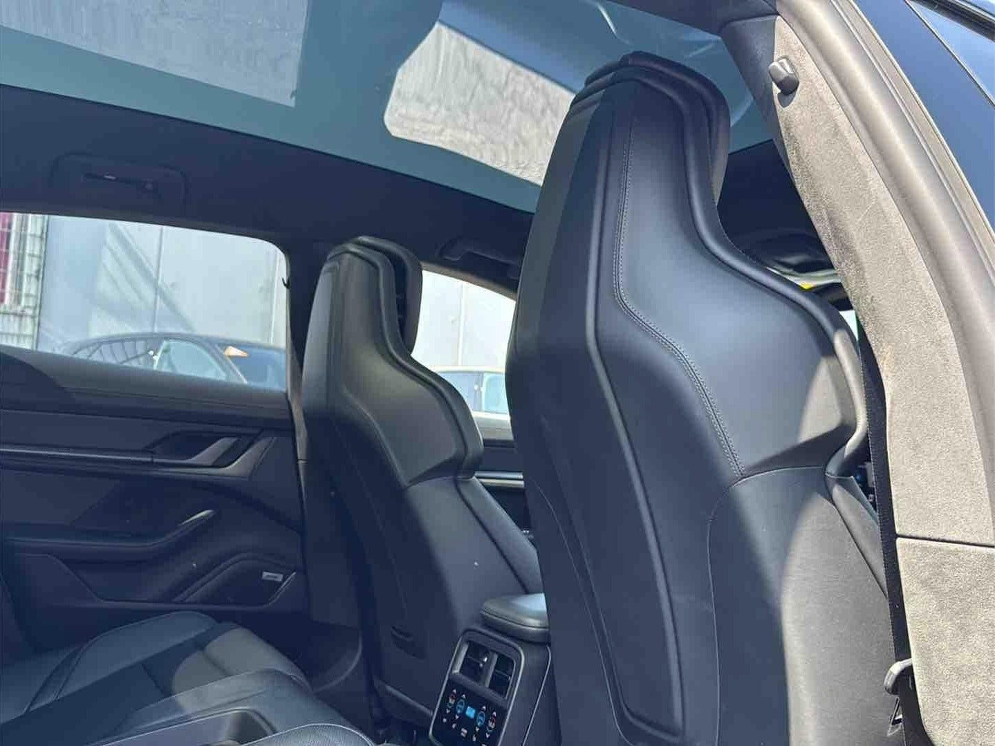 Sort Porsche Taycan Turbo S fra 2023