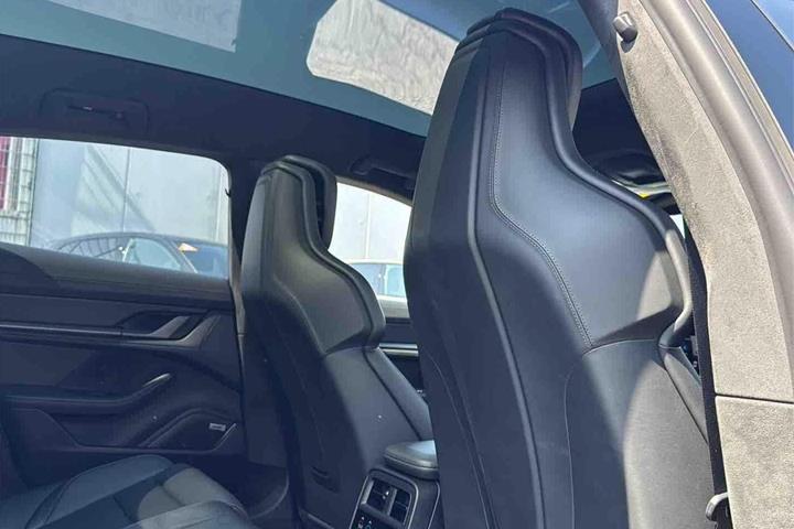 Sort Porsche Taycan Turbo S fra 2023