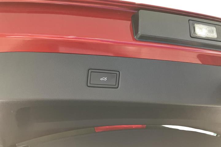Rød Ford Explorer fra 2025