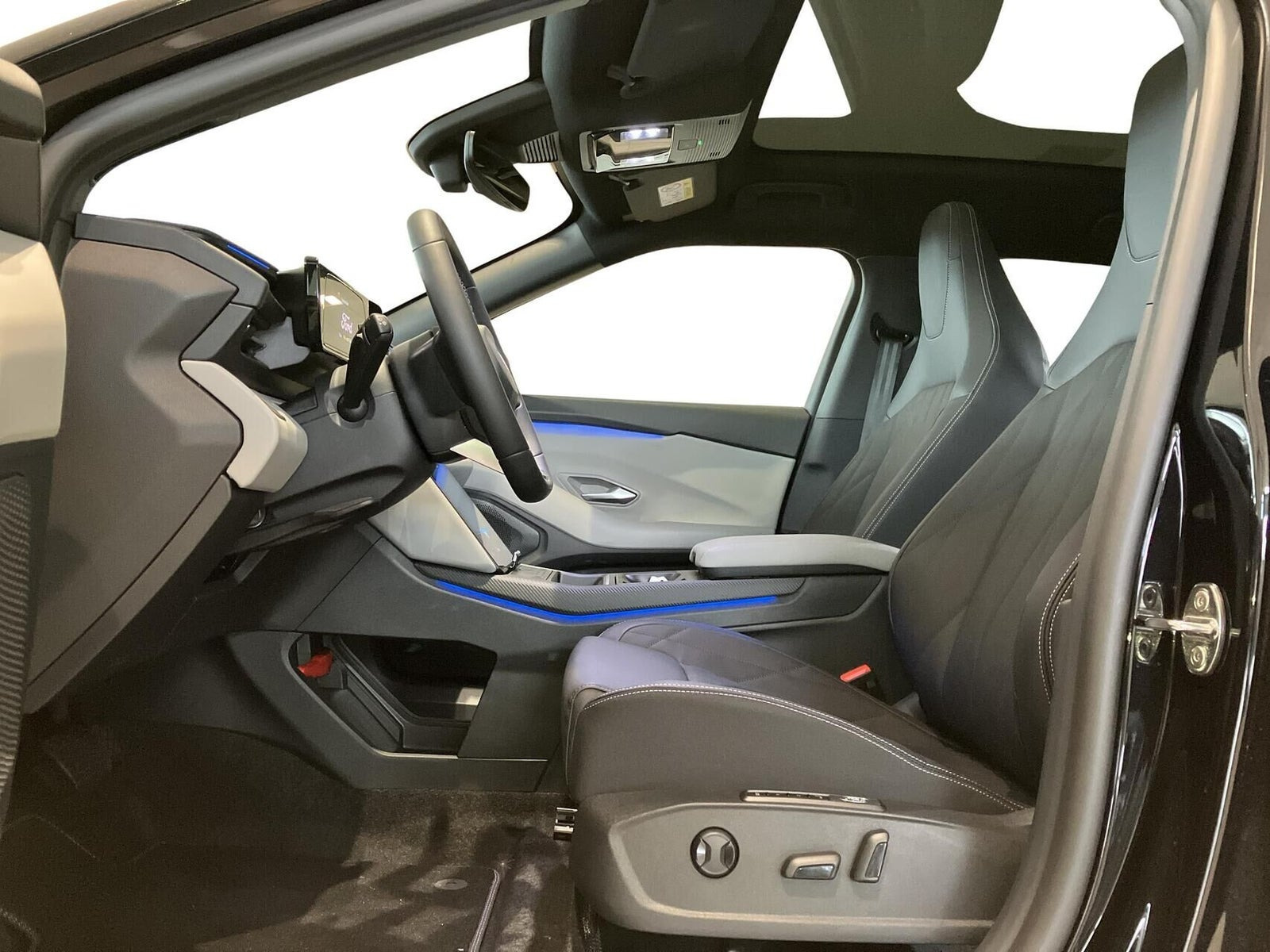 Sort Ford Explorer fra 2025