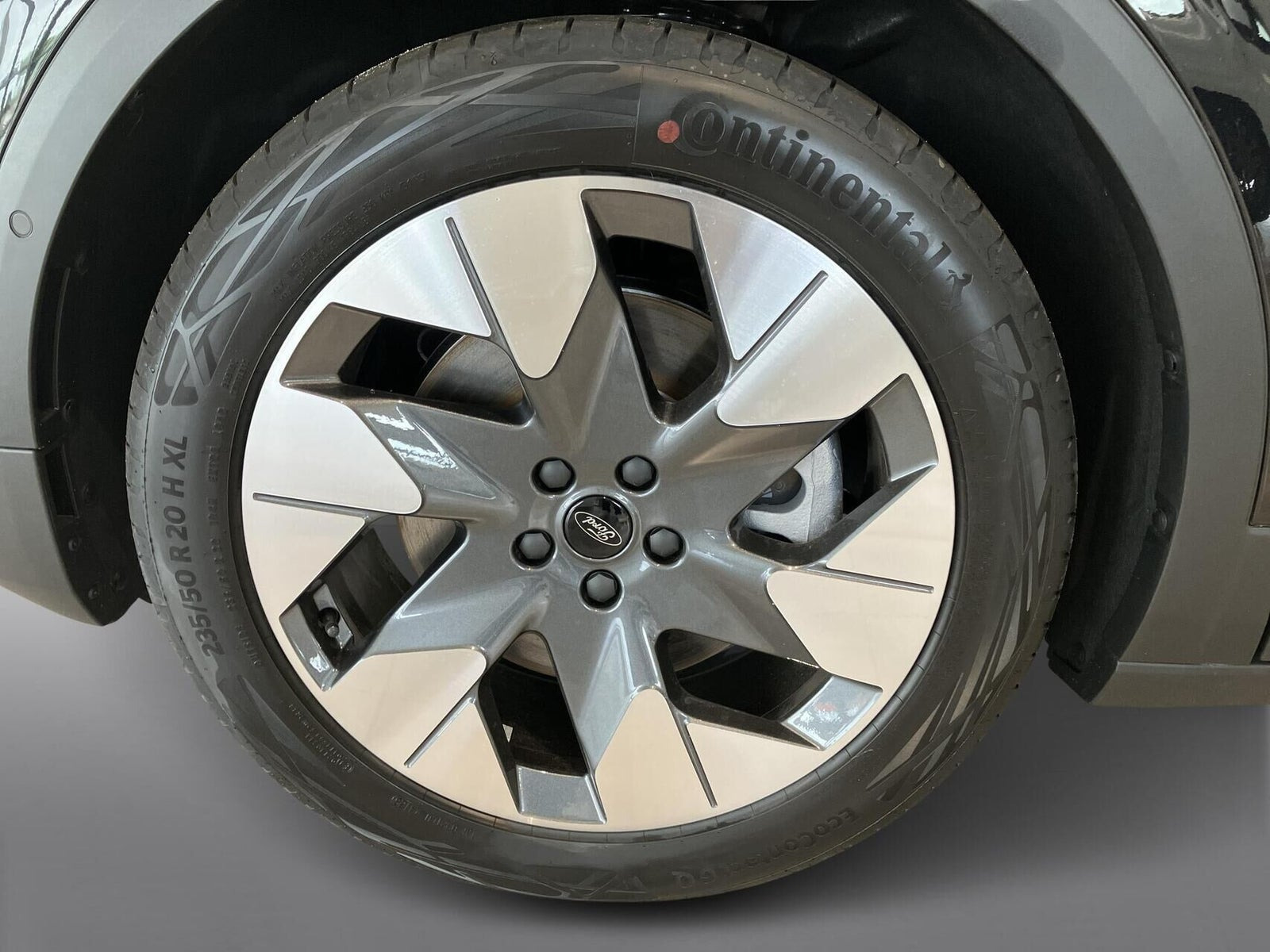 Sort Ford Explorer fra 2025