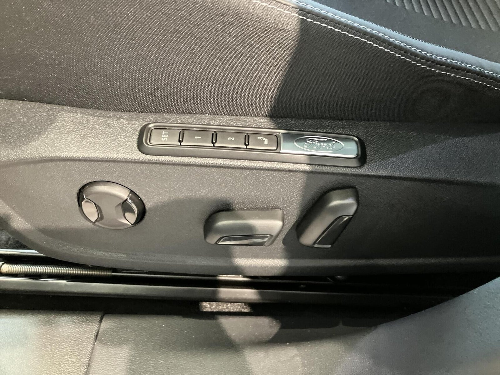 Sort Ford Explorer fra 2025