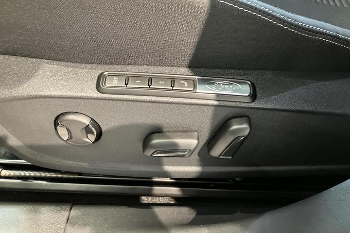 Sort Ford Explorer fra 2025