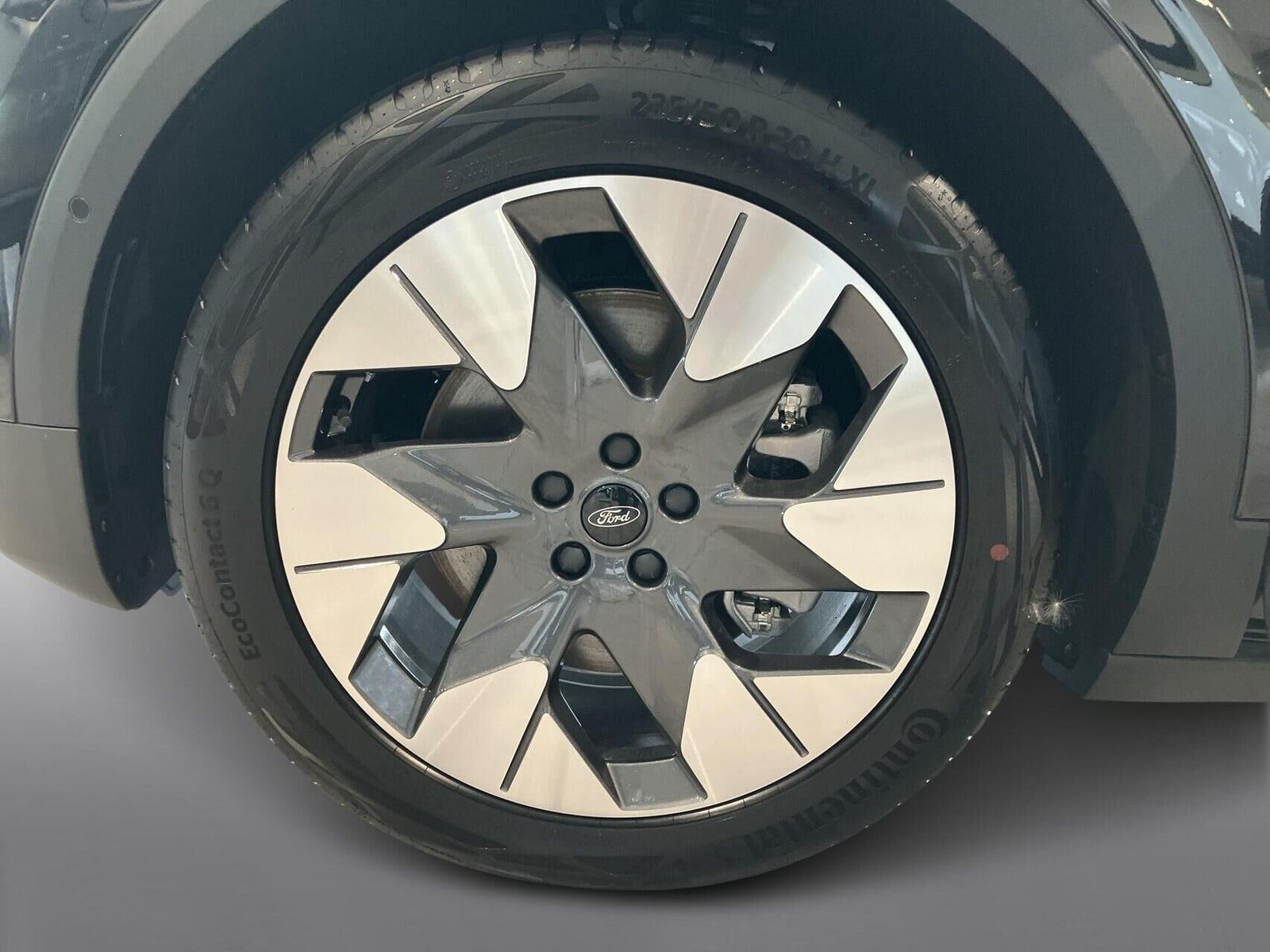 Sort Ford Explorer fra 2025