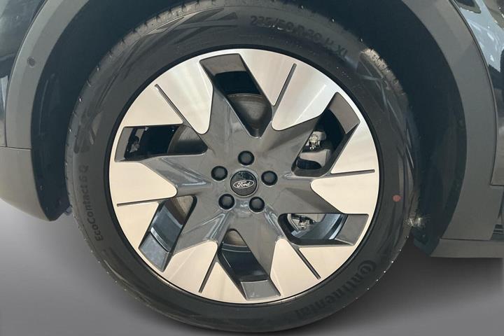 Sort Ford Explorer fra 2025