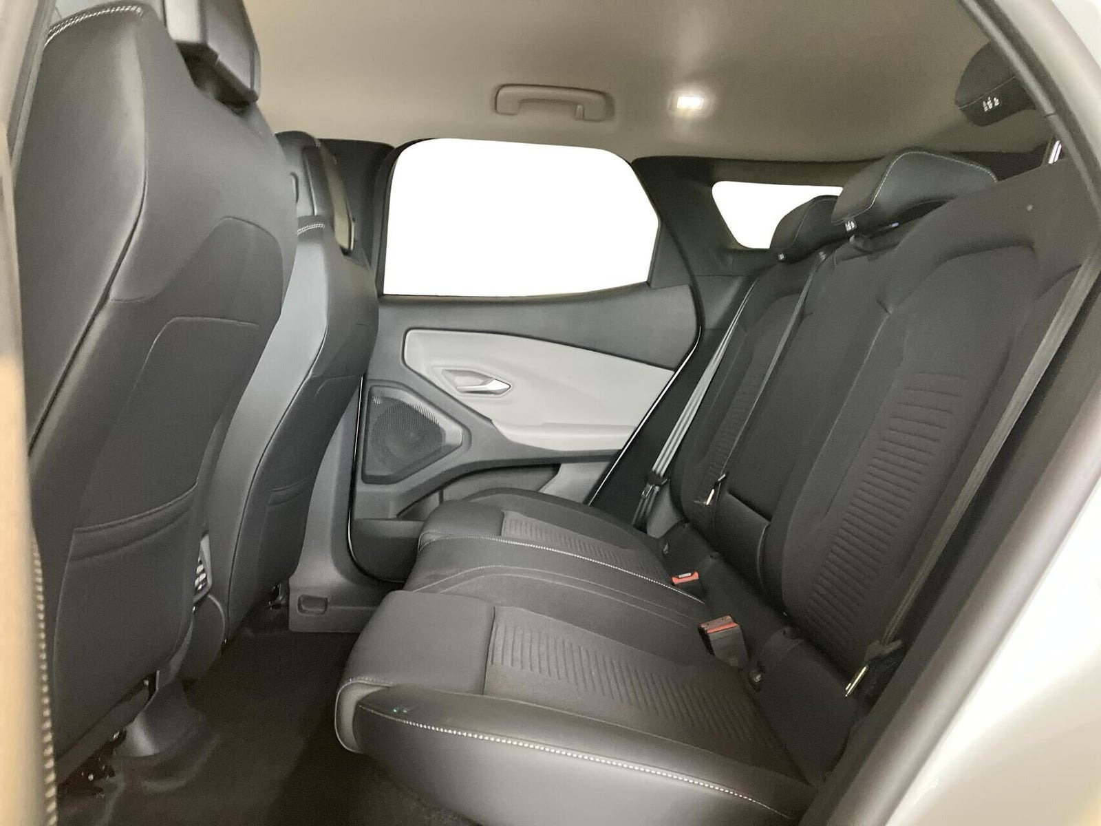 Hvid Ford Explorer fra 2025