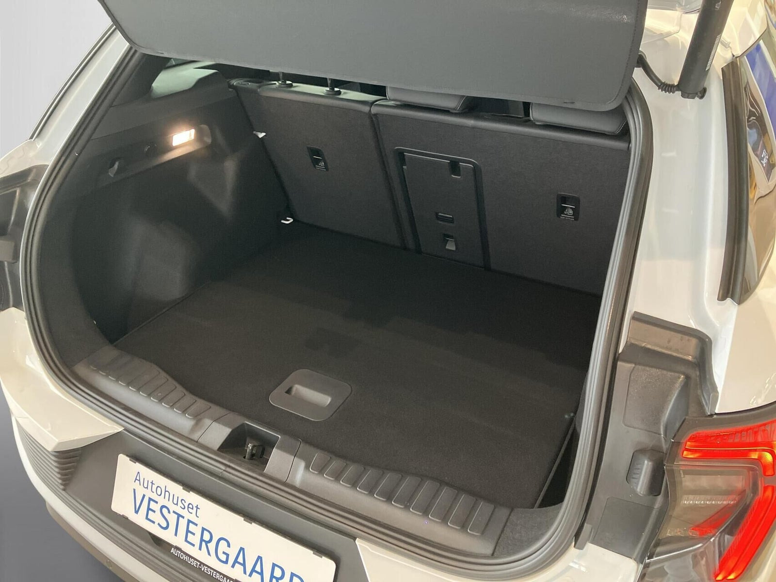 Hvid Ford Explorer fra 2025