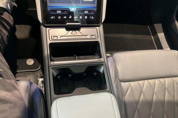 Grå Ford Explorer fra 2025