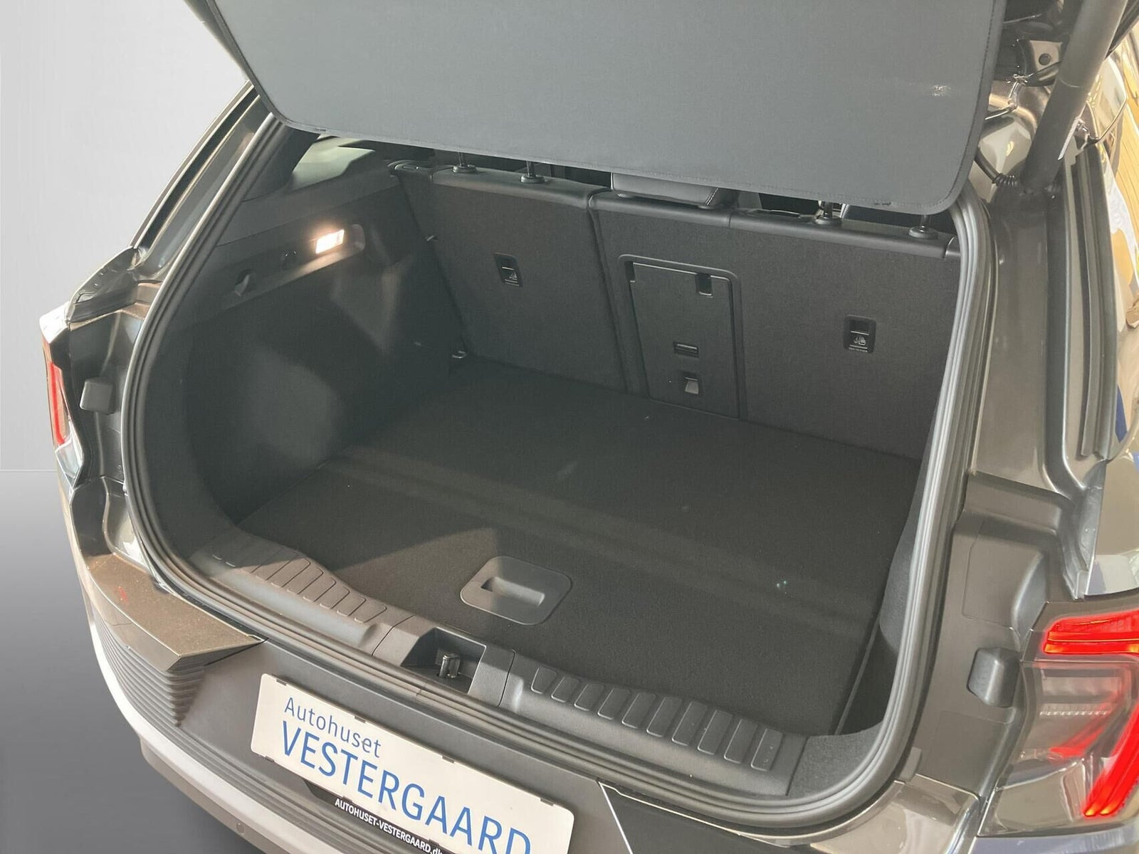 Grå Ford Explorer fra 2025