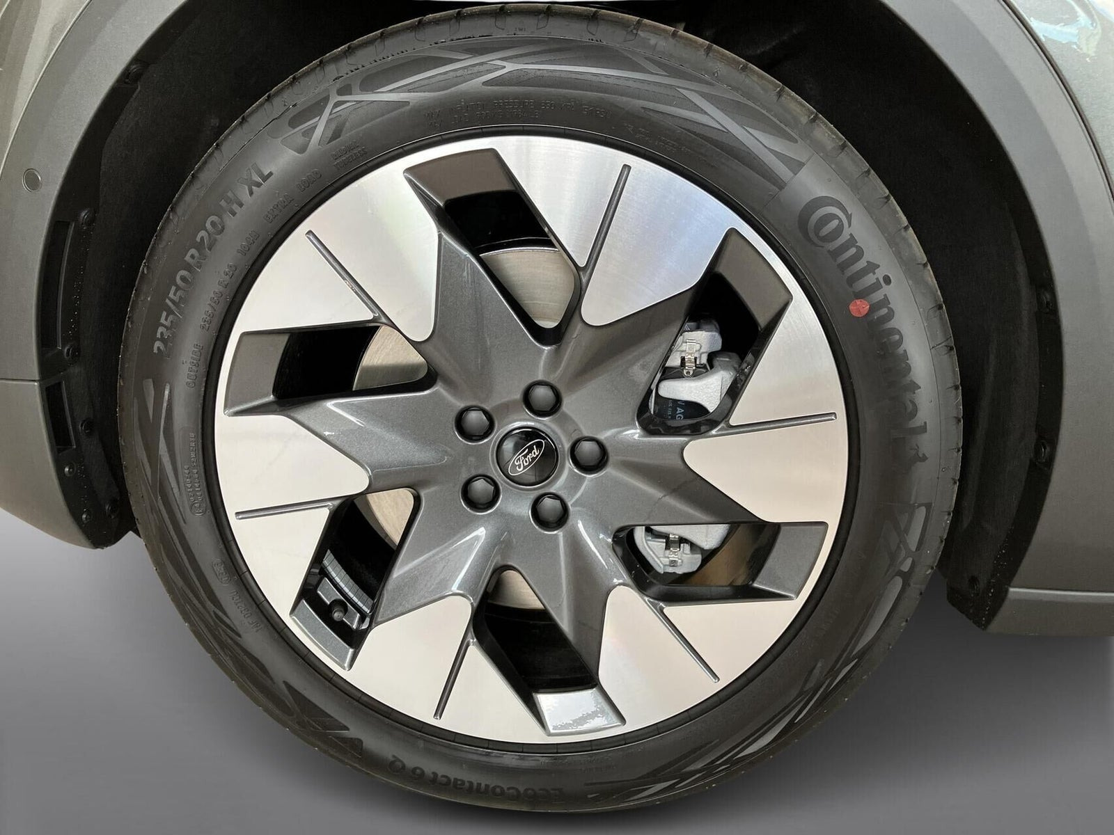 Grå Ford Explorer fra 2025