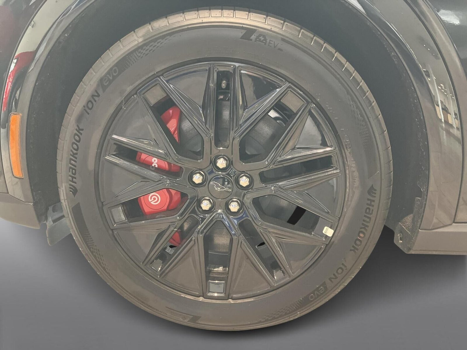 Sort Ford Mustang Mach-E fra 2026
