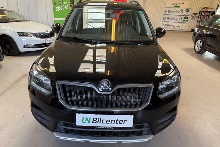 Sort Skoda Yeti fra 2016