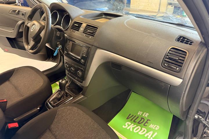 Sort Skoda Yeti fra 2016
