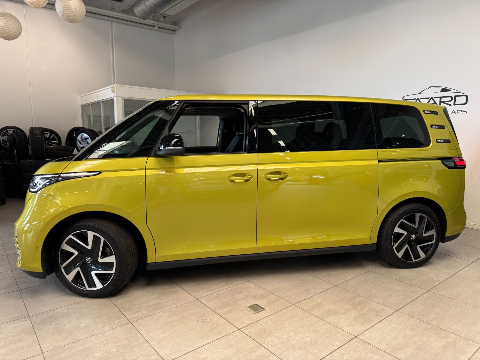 Gul VW ID.Buzz fra 2025