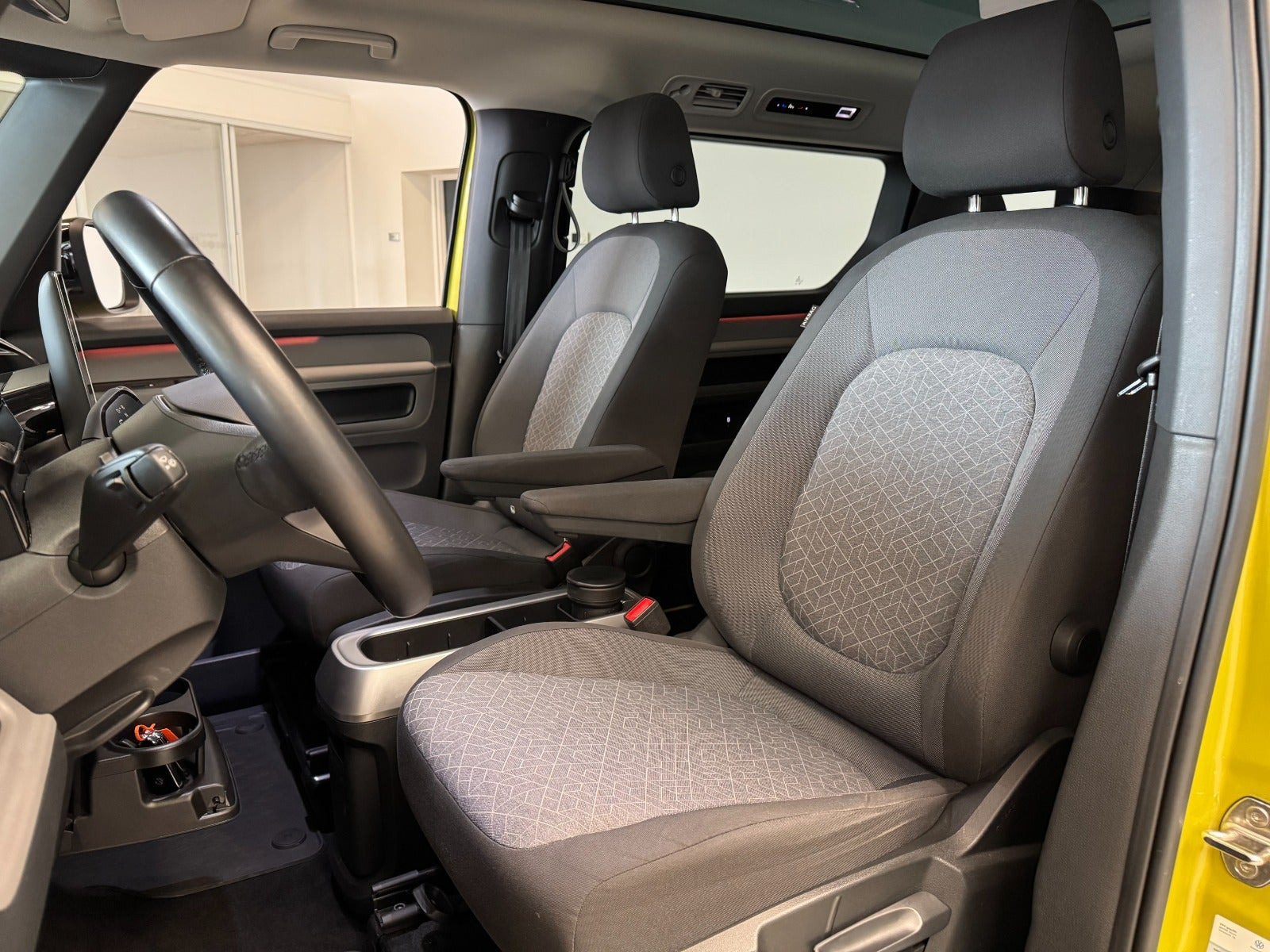 Gul VW ID.Buzz fra 2025