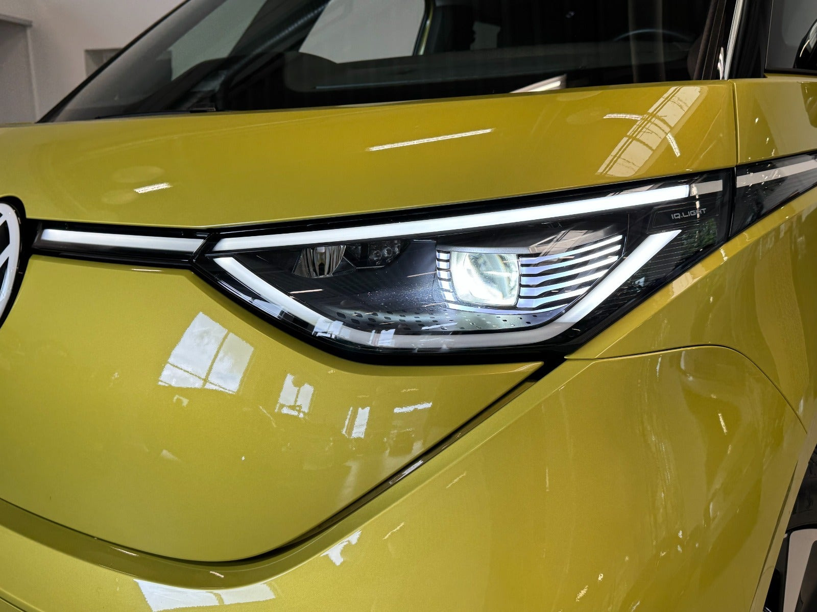 Gul VW ID.Buzz fra 2025