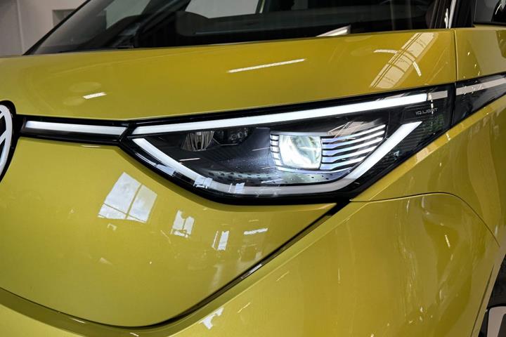 Gul VW ID.Buzz fra 2025