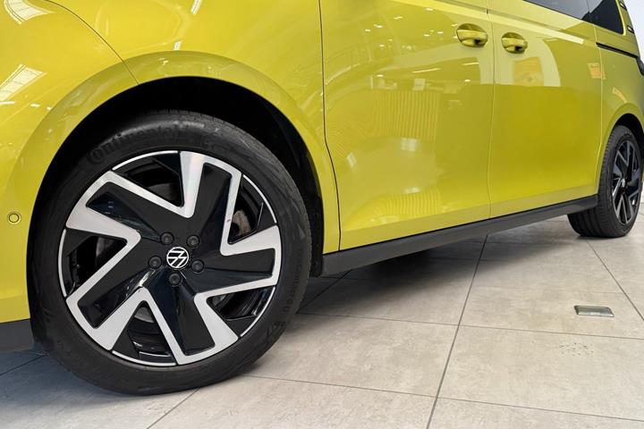 Gul VW ID.Buzz fra 2025