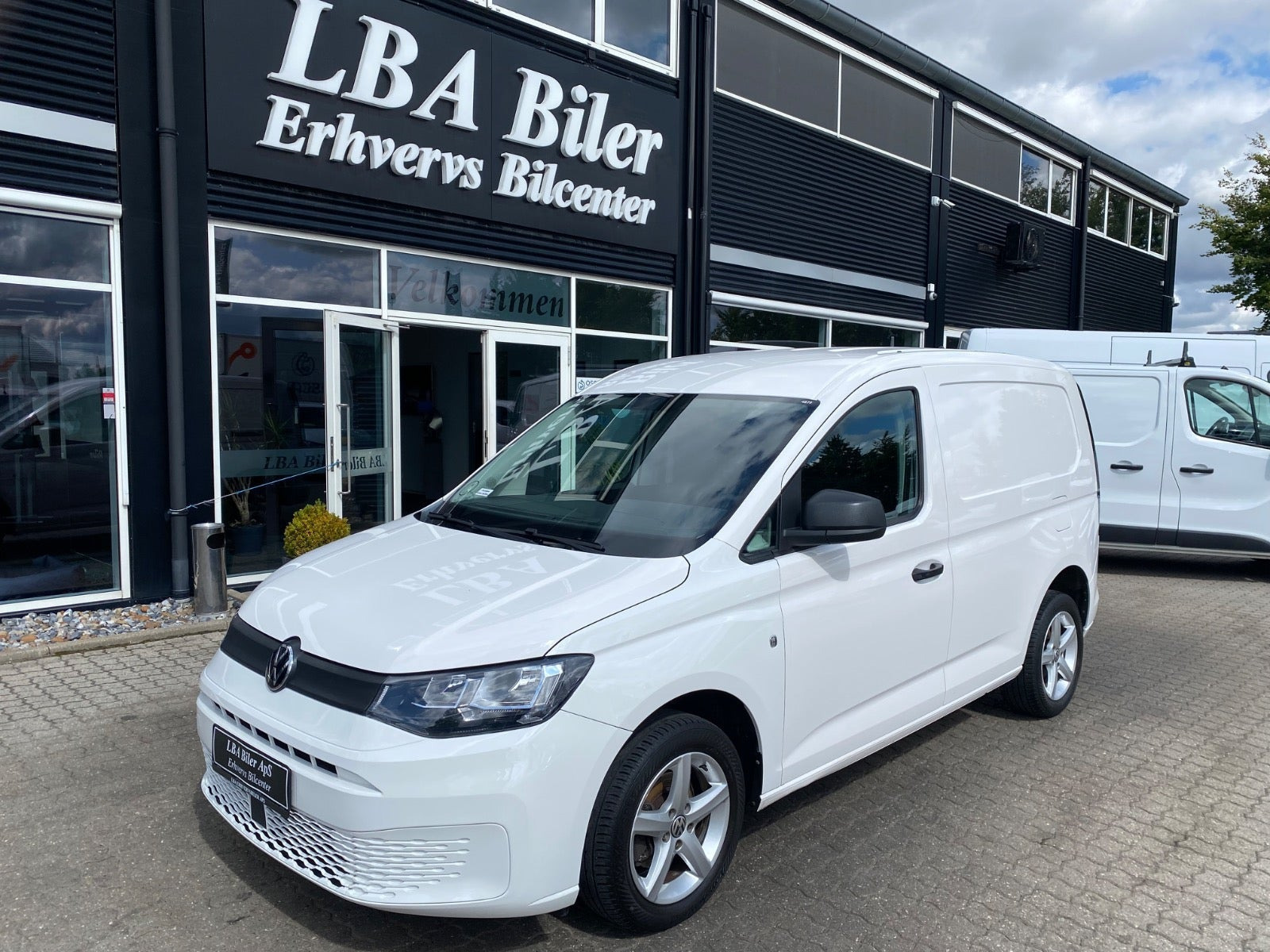 Hvid VW Caddy fra 2021