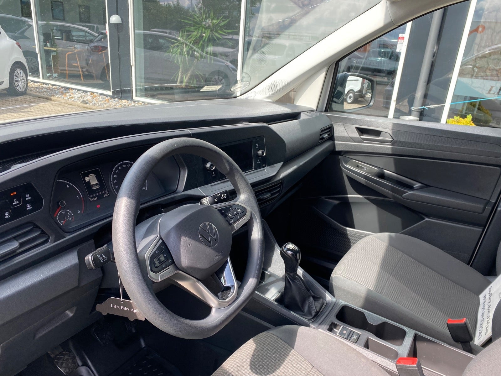 Hvid VW Caddy fra 2021