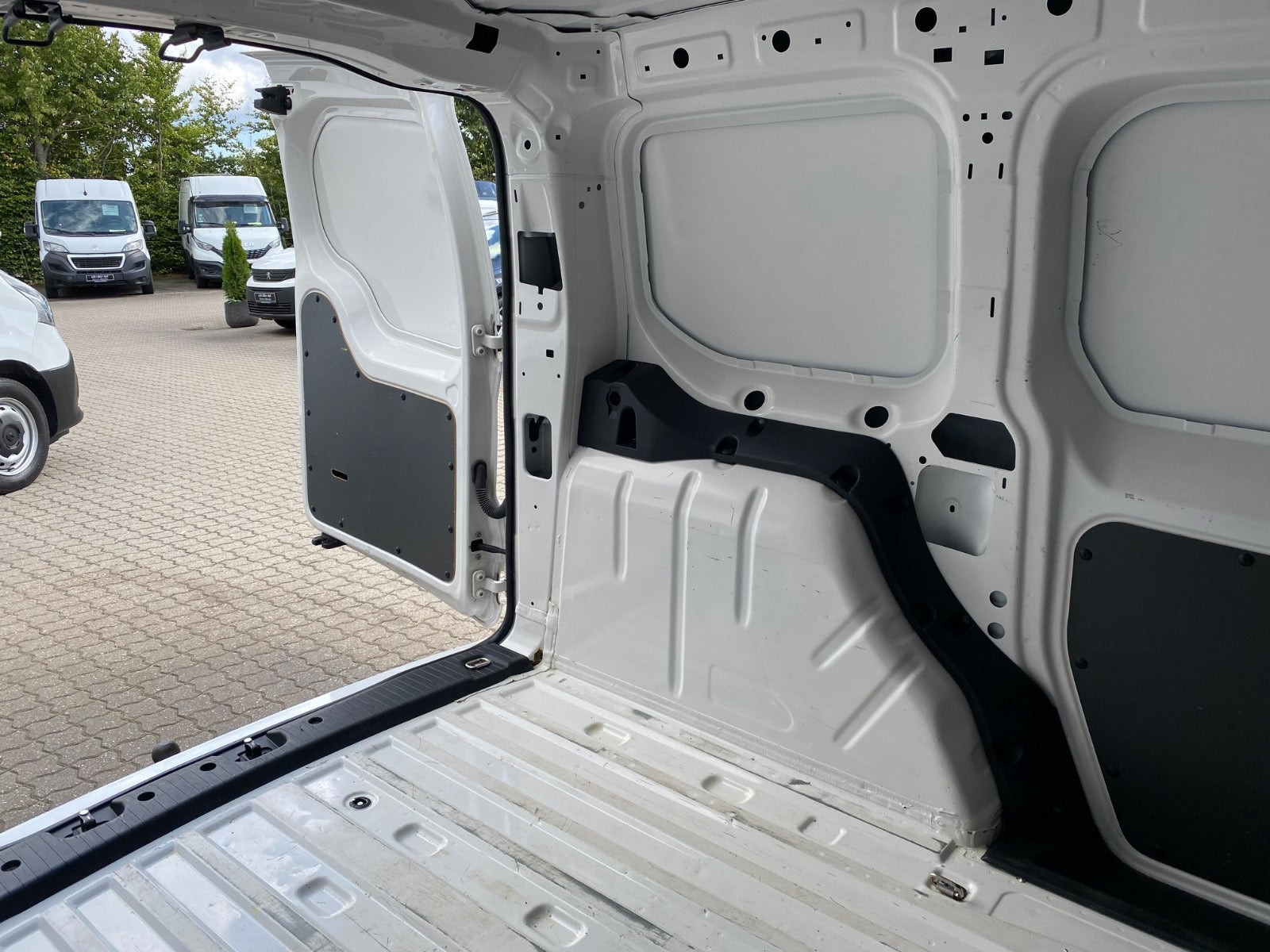 Hvid VW Caddy fra 2021