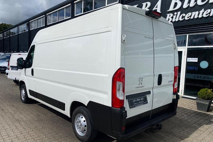 Hvid Peugeot Boxer 330 fra 2019