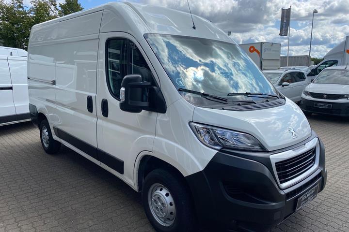 Hvid Peugeot Boxer 330 fra 2019