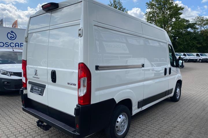 Hvid Peugeot Boxer 330 fra 2019