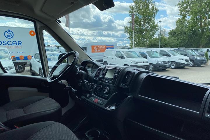 Hvid Peugeot Boxer 330 fra 2019