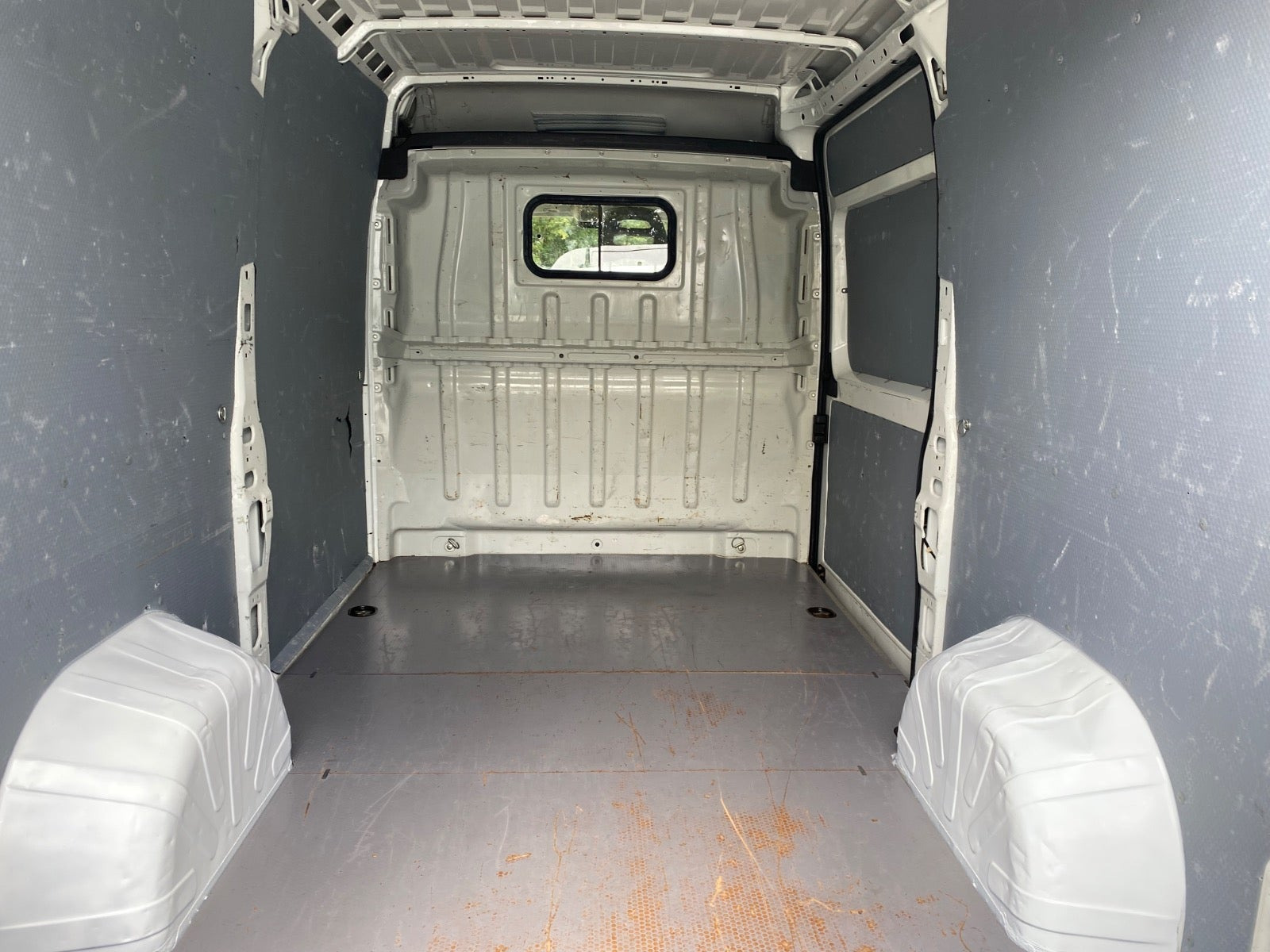 Hvid Peugeot Boxer 330 fra 2019