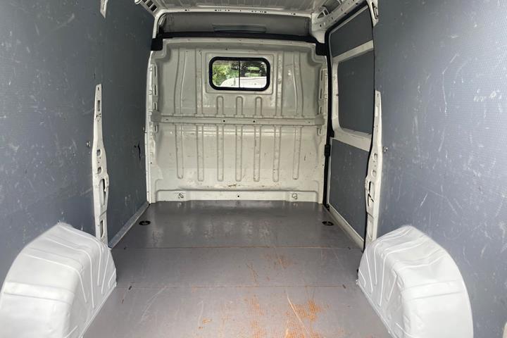Hvid Peugeot Boxer 330 fra 2019