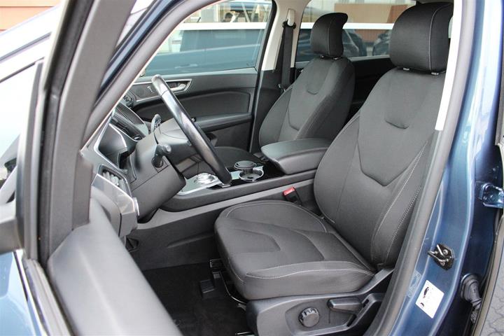 Blå Ford S-MAX fra 2022