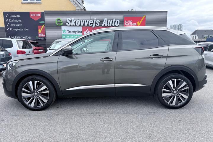 Grøn Peugeot 3008 fra 2020