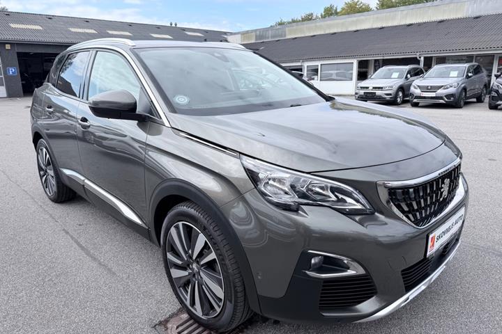 Grøn Peugeot 3008 fra 2020