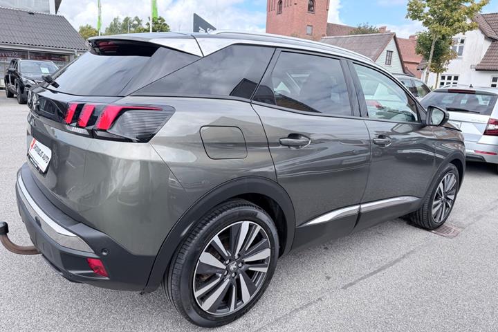 Grøn Peugeot 3008 fra 2020