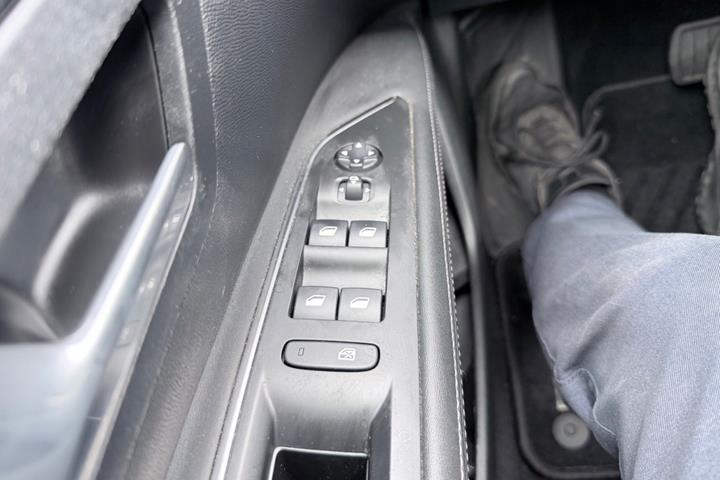 Grøn Peugeot 3008 fra 2020