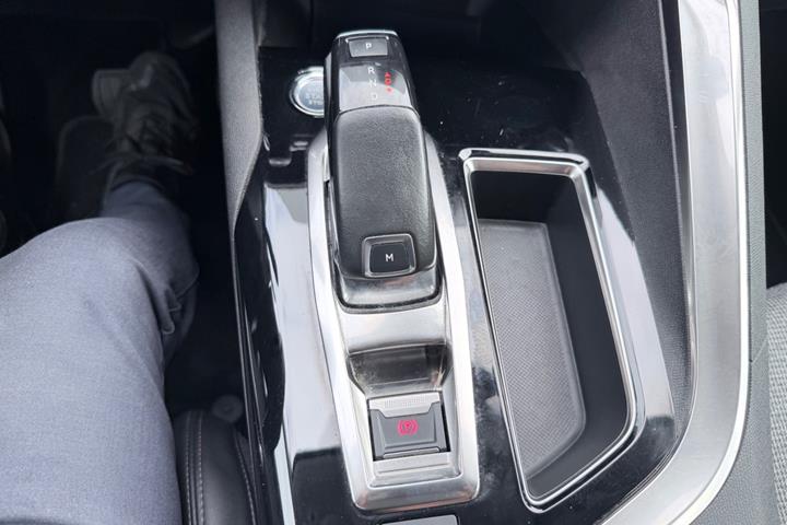 Grøn Peugeot 3008 fra 2020