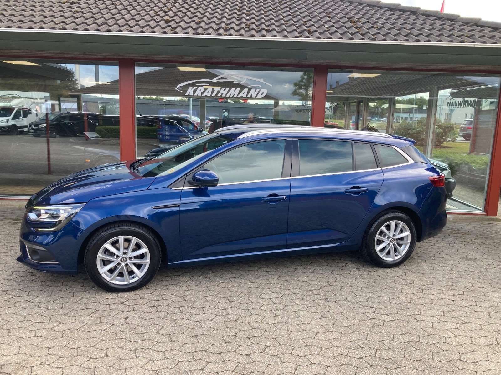Blå Renault Megane IV fra 2018