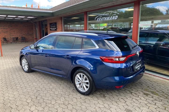 Blå Renault Megane IV fra 2018