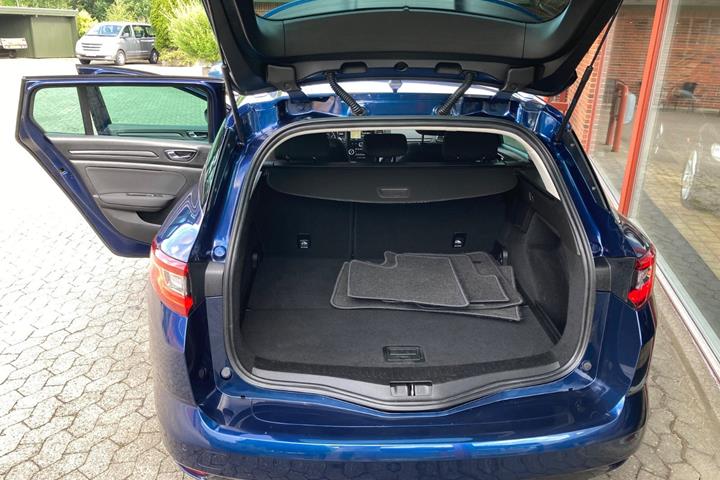 Blå Renault Megane IV fra 2018