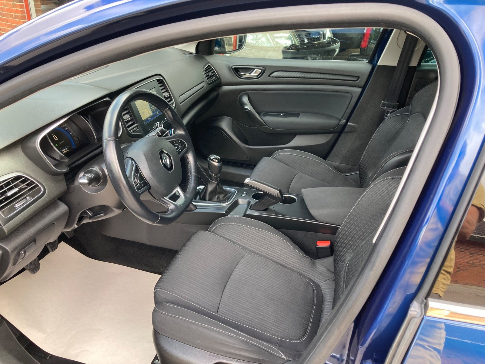 Blå Renault Megane IV fra 2018