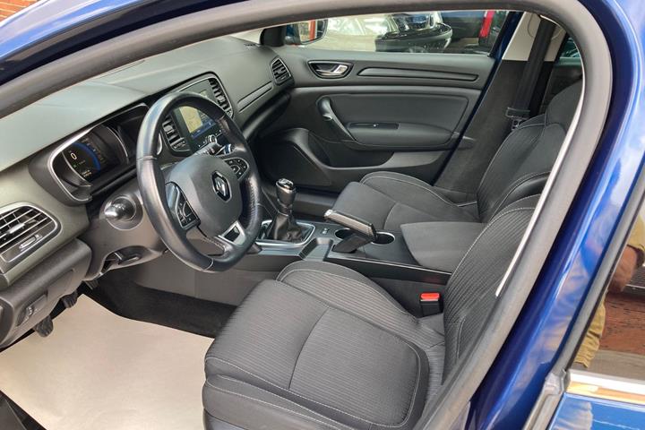 Blå Renault Megane IV fra 2018