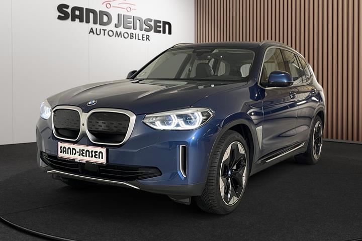 Blå BMW iX3 fra 2021